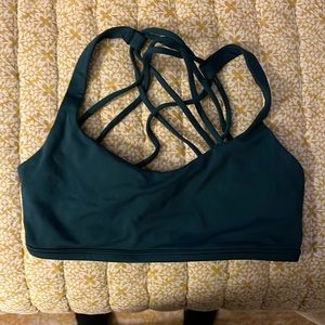 Lululemon free to be wild bra size 6 (small)